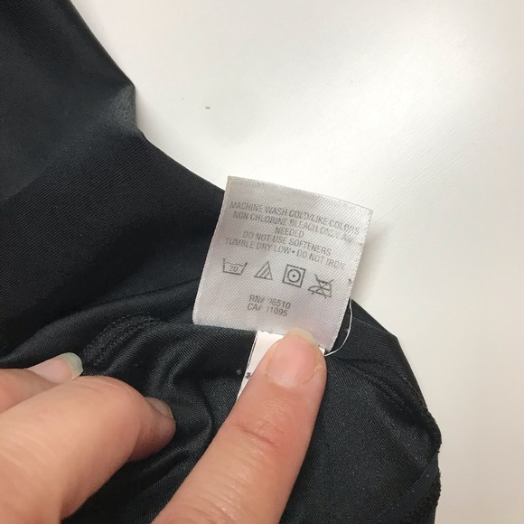 Under Armour V neck long sleeve athletic top rash guard black Size S - Picture 13 of 15